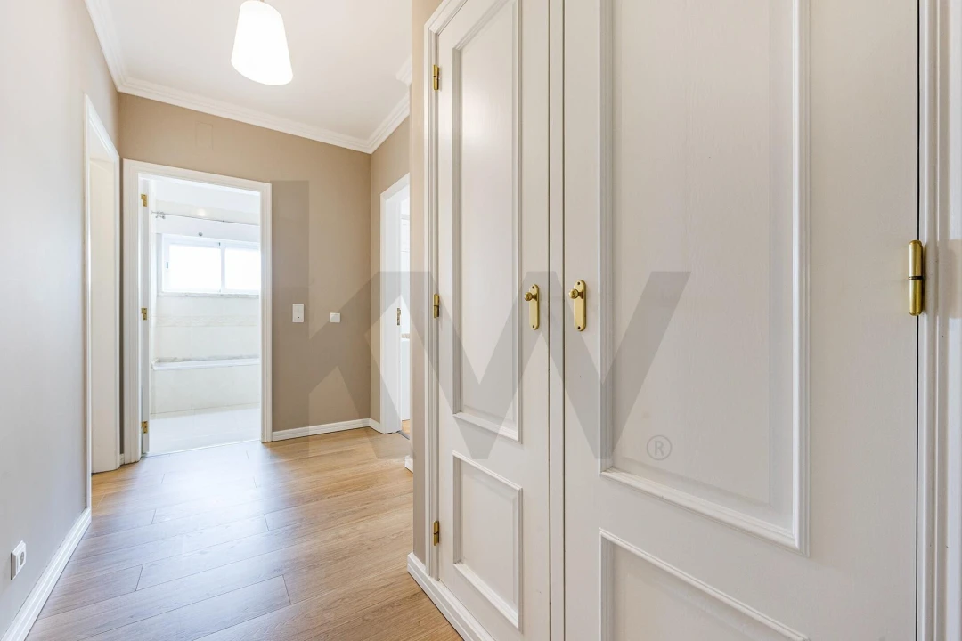 Apartamento T3 para Arrendamento em Porto Salvo Foto 8
