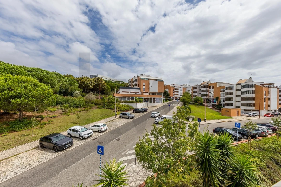 Apartamento T3 para Arrendamento em Porto Salvo Foto 27