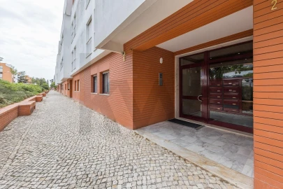 Apartamento T3 para Arrendamento em Porto Salvo