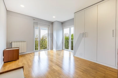 Apartamento T3 para Arrendamento em Porto Salvo