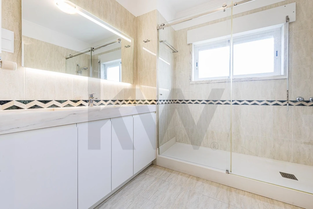 Apartamento T3 para Arrendamento em Porto Salvo Foto 24