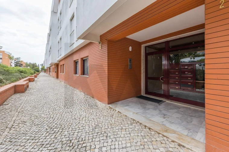 Apartamento T3 para Arrendamento em Porto Salvo Foto 29