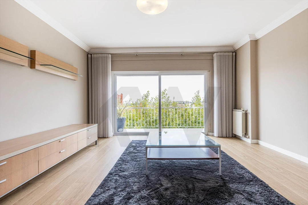 Apartamento T3 para Arrendamento em Porto Salvo Foto 3