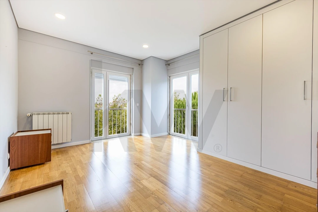 Apartamento T3 para Arrendamento em Porto Salvo Foto 11