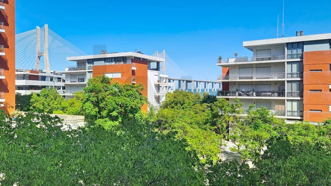 Apartamento T4 para Venda em Parque das Nações Foto 1