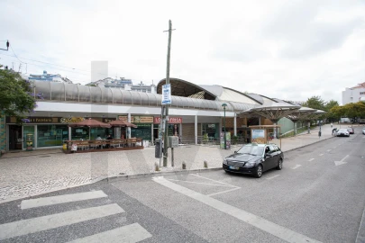 Prédio para Venda em Rio de Mouro