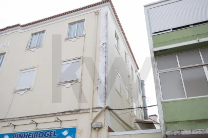 Prédio para Venda em Rio de Mouro