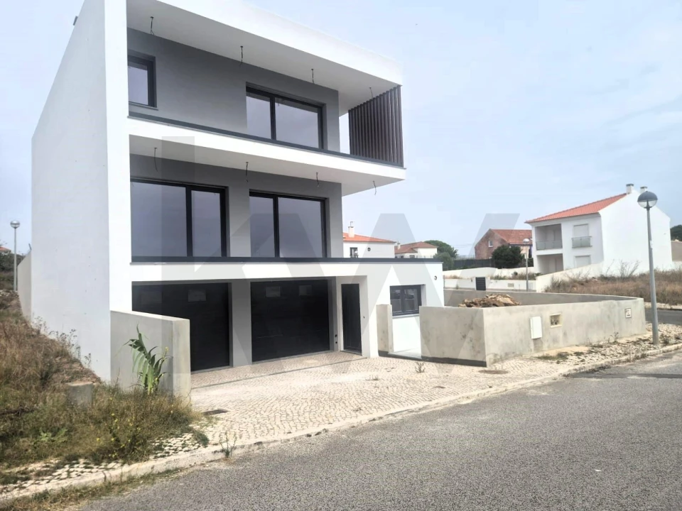 Moradia T4 para Venda em Santo Isidoro Foto 2