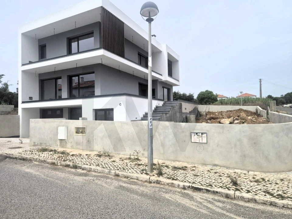 Moradia T4 para Venda em Santo Isidoro Foto 3