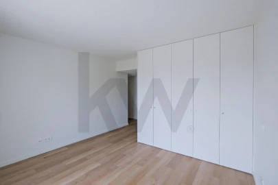 Apartamento T3 para Arrendamento em Algés, Linda-A-Velha e Cruz Quebrada-Dafundo