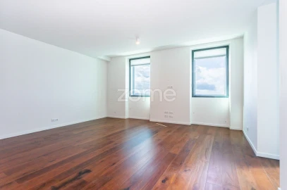 Apartamento T2 para Venda em Oeiras e São Julião da Barra, Paço de Arcos e Caxias