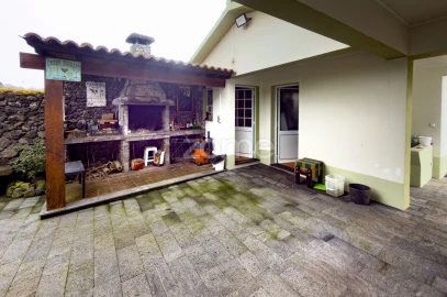 Moradia T3 para Venda em Rabo de Peixe