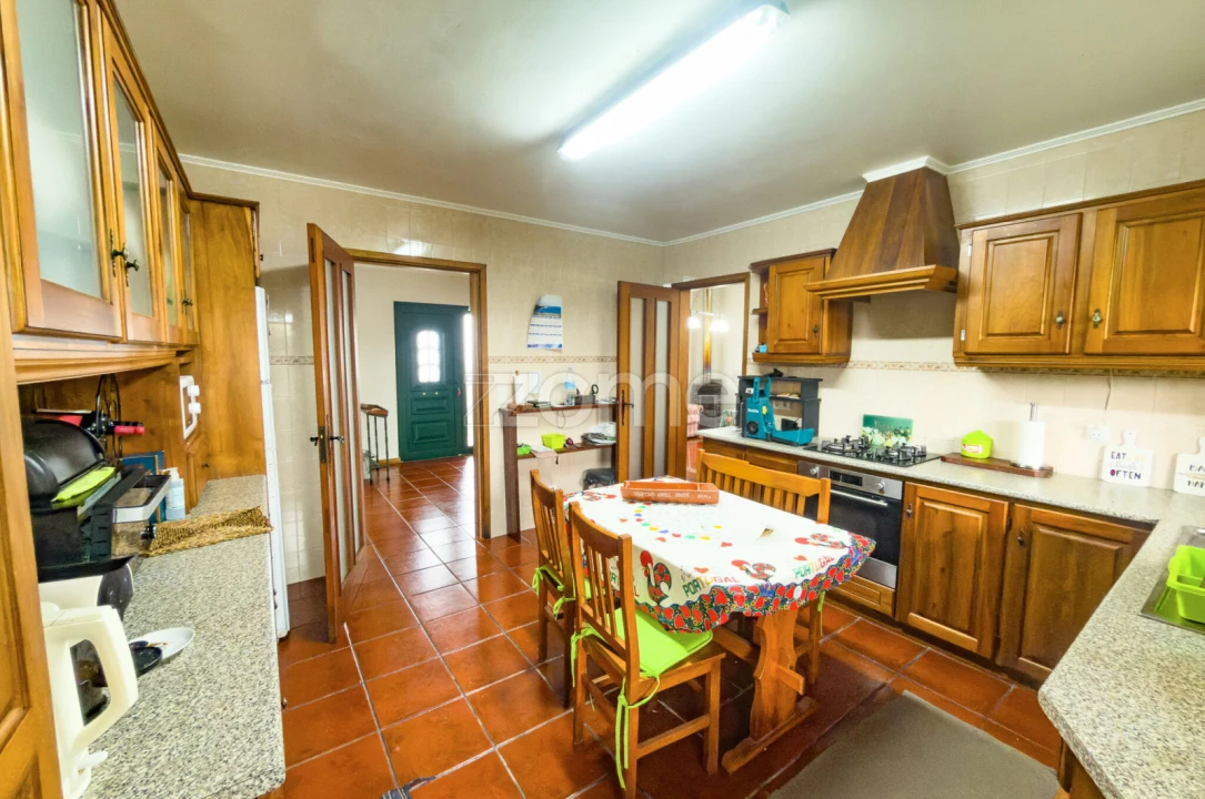 Moradia T3 para Venda em Rabo de Peixe Foto 8