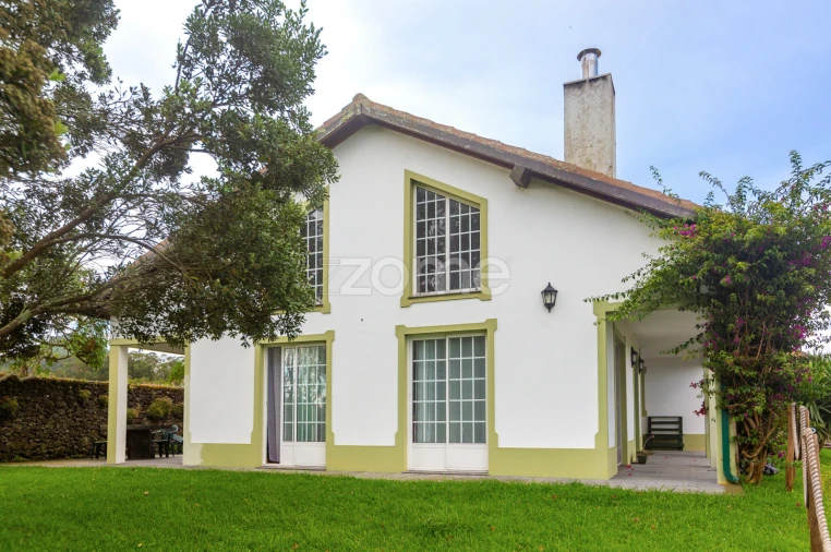 Moradia T3 para Venda em Rabo de Peixe Foto 32