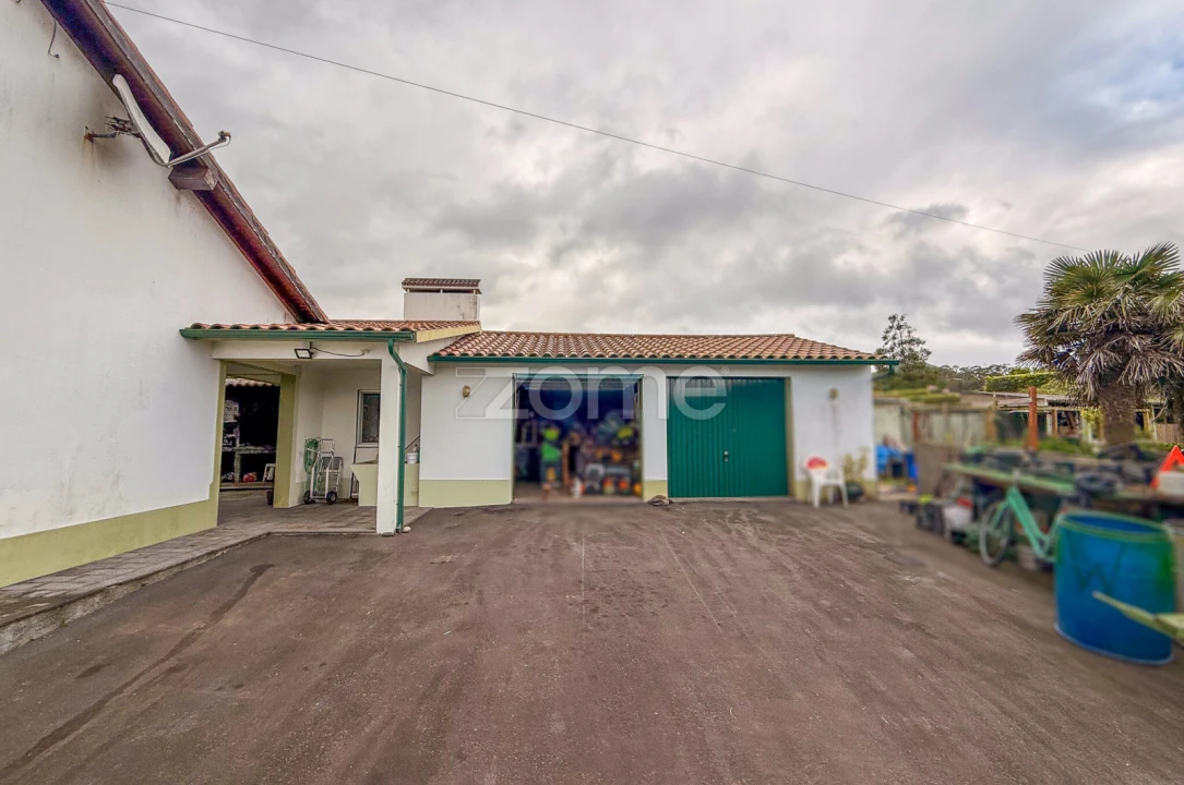 Moradia T3 para Venda em Rabo de Peixe Foto 38