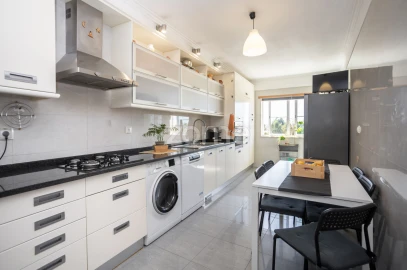 Apartamento T3 para Venda em Corroios
