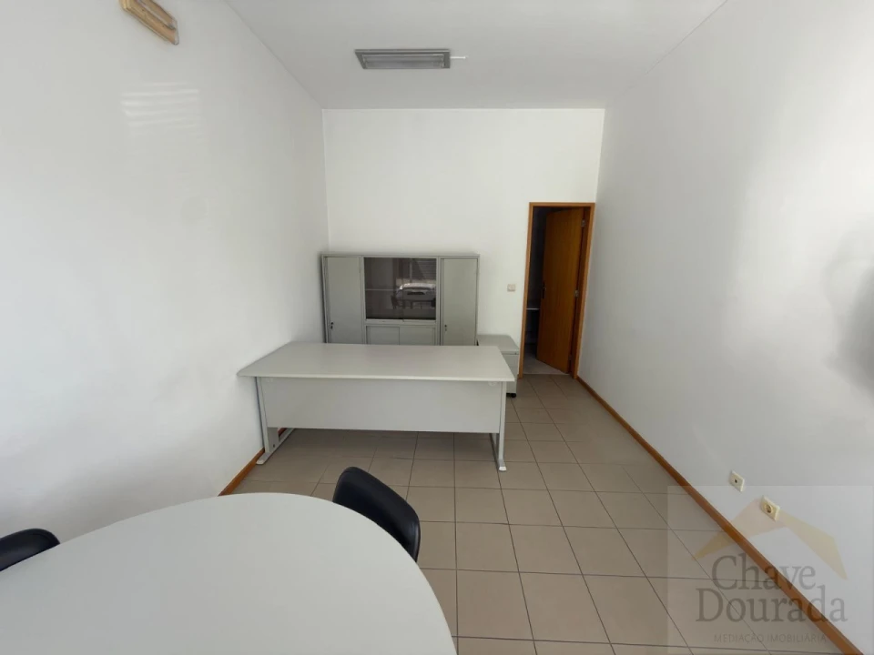 Loja para Arrendamento em Santa Clara e Castelo Viegas Foto 5
