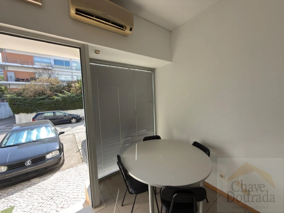 Loja para Arrendamento em Santa Clara e Castelo Viegas Foto 2
