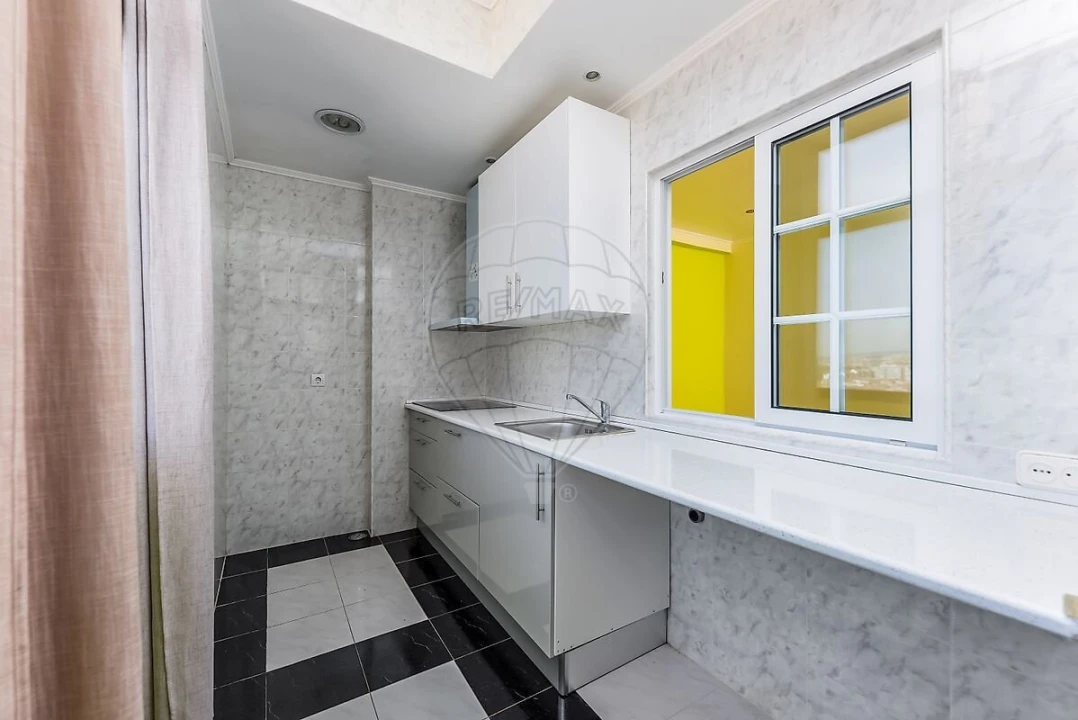 Apartamento T1 para Venda em Águas Livres Foto 3