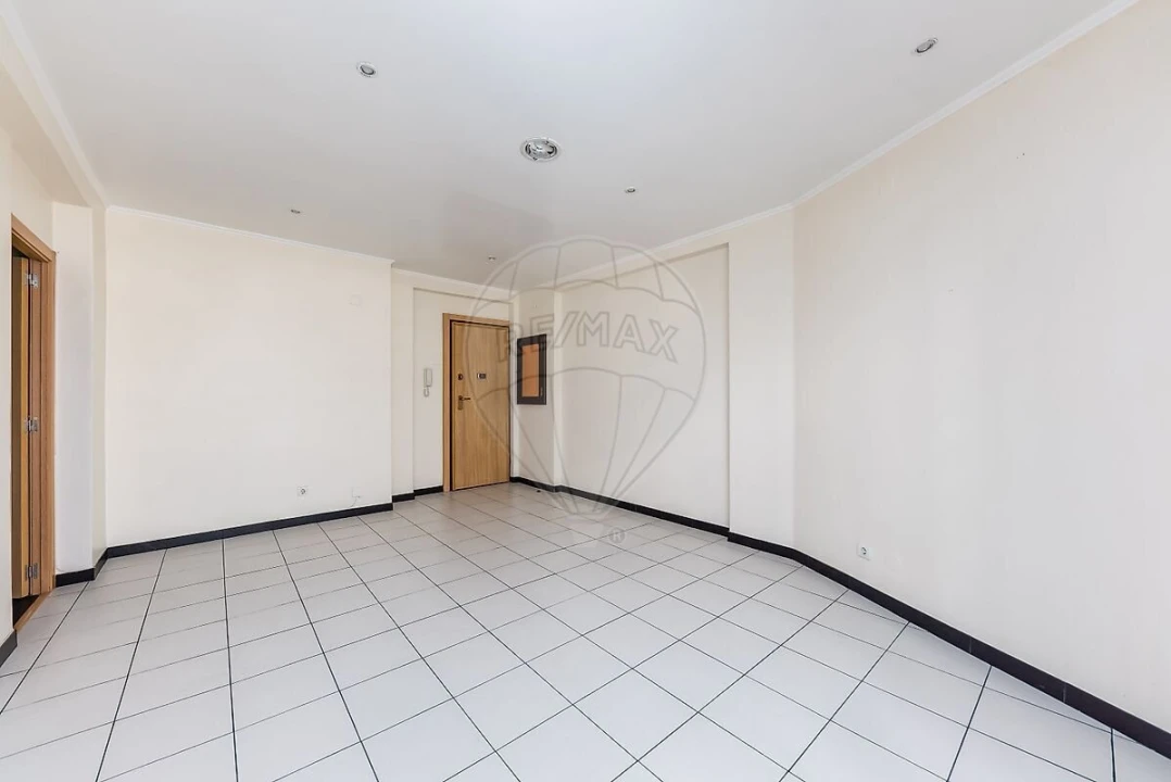 Apartamento T1 para Venda em Águas Livres Foto 1