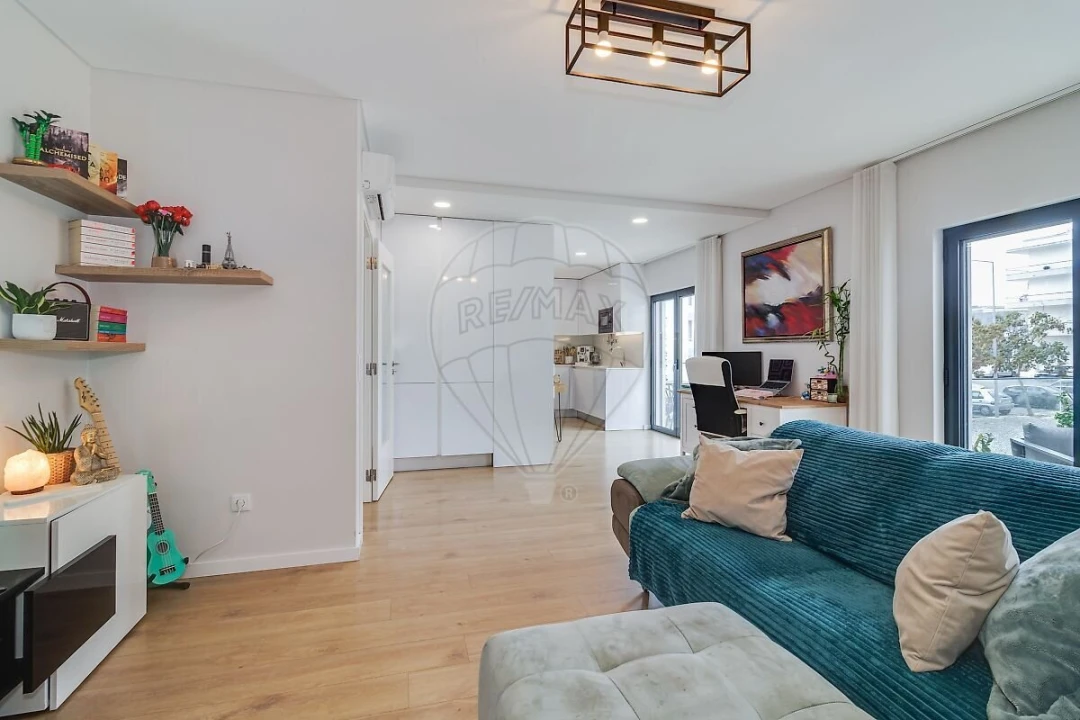Apartamento T2 para Venda em Algueirão-Mem Martins Foto 2