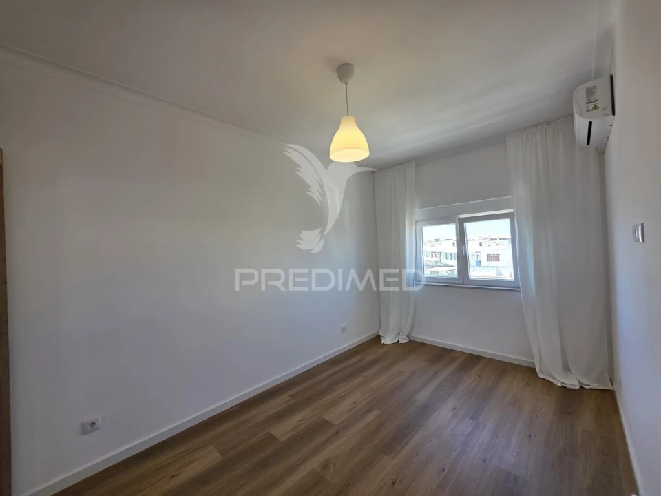 Apartamento T3 para Venda em Olhão Foto 24