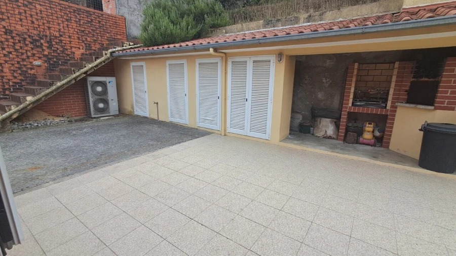 Moradia T3 para Venda em Varzea Foto 19