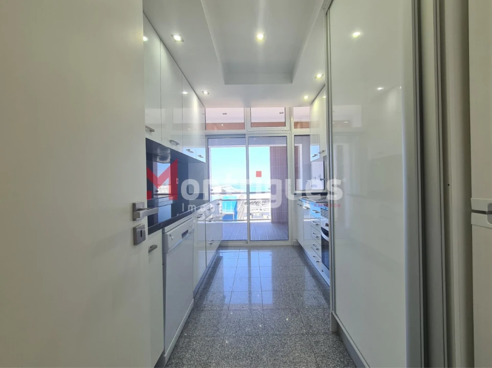 Apartamento T4 para Arrendamento em Parque das Nações Foto 6