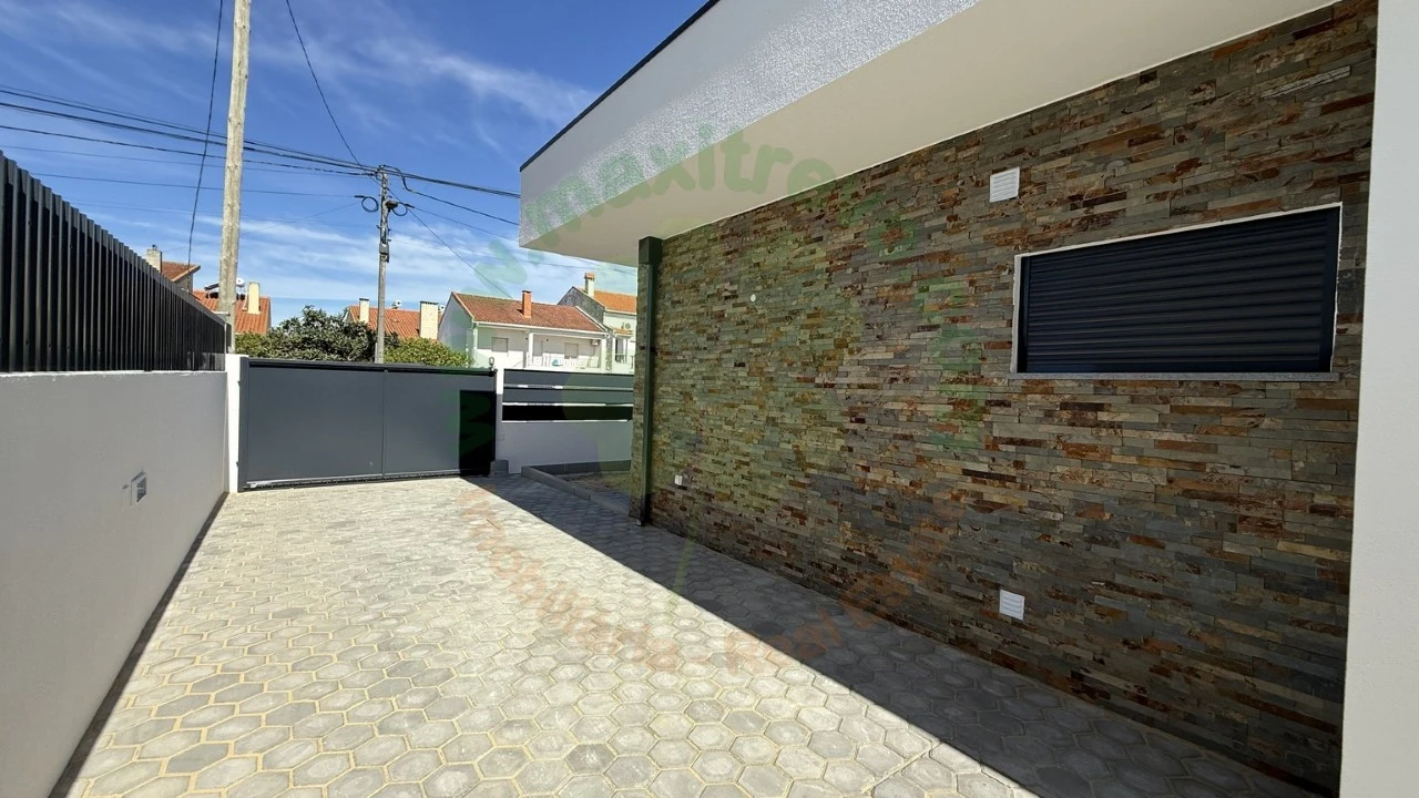 Moradia T4 para Venda em Fernao Ferro Foto 3
