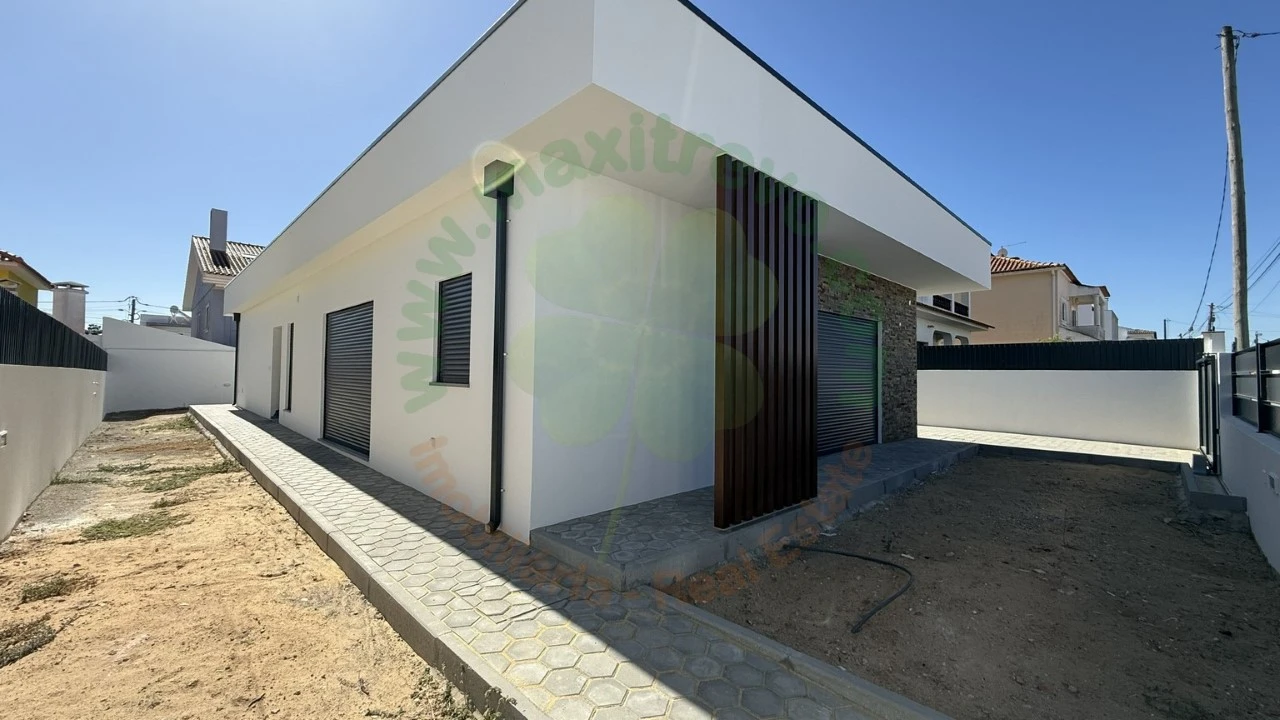 Moradia T4 para Venda em Fernao Ferro Foto 5