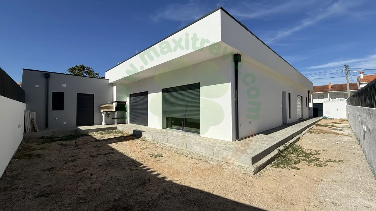 Moradia T4 para Venda em Fernao Ferro Foto 13