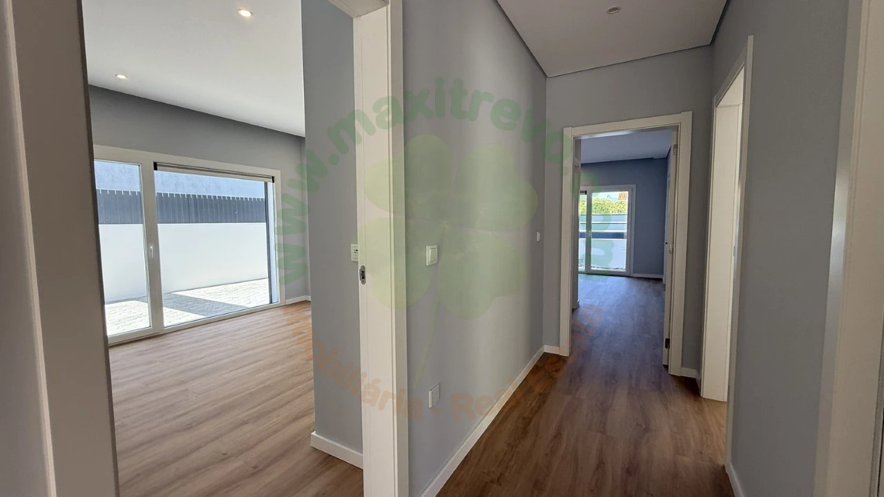 Moradia T4 para Venda em Fernao Ferro Foto 15