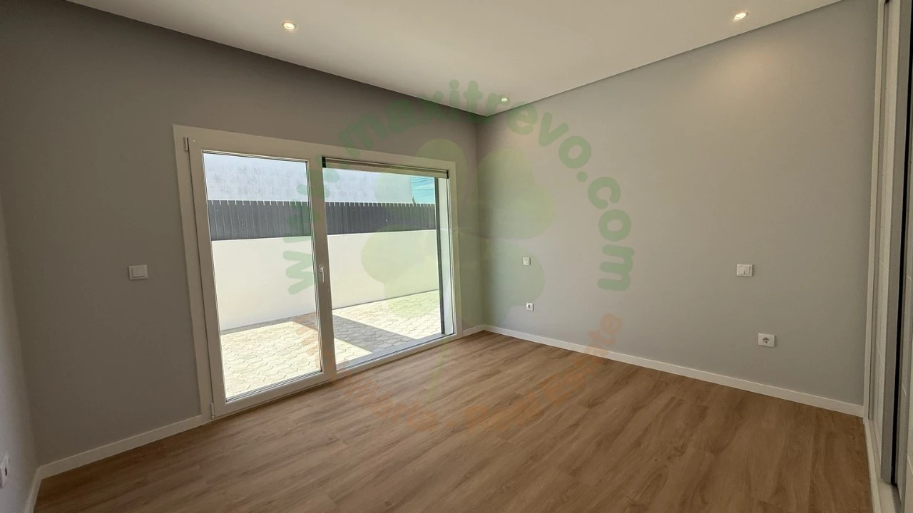 Moradia T4 para Venda em Fernao Ferro Foto 22