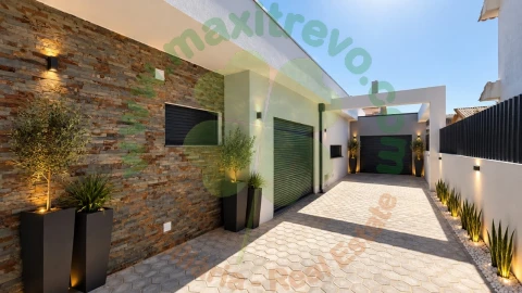 Moradia T4 para Venda em Fernao Ferro