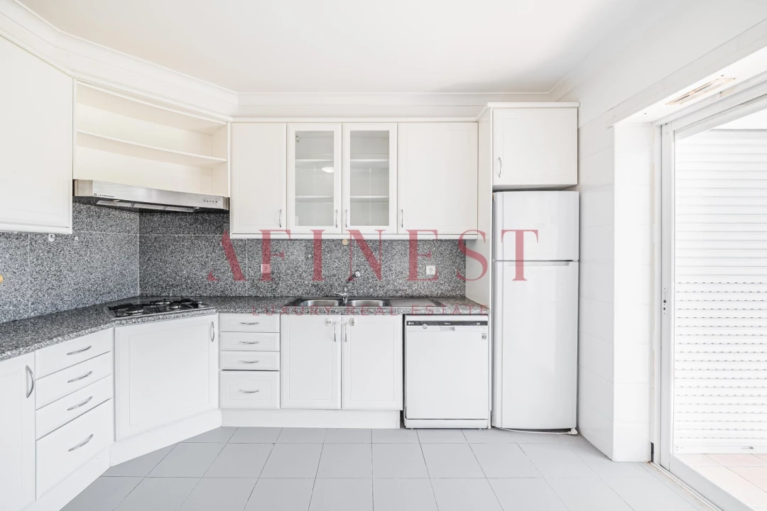 Apartamento T3 para Arrendamento em Santa Maria e São Miguel, São Martinho, São Pedro Penaferrim Foto 4