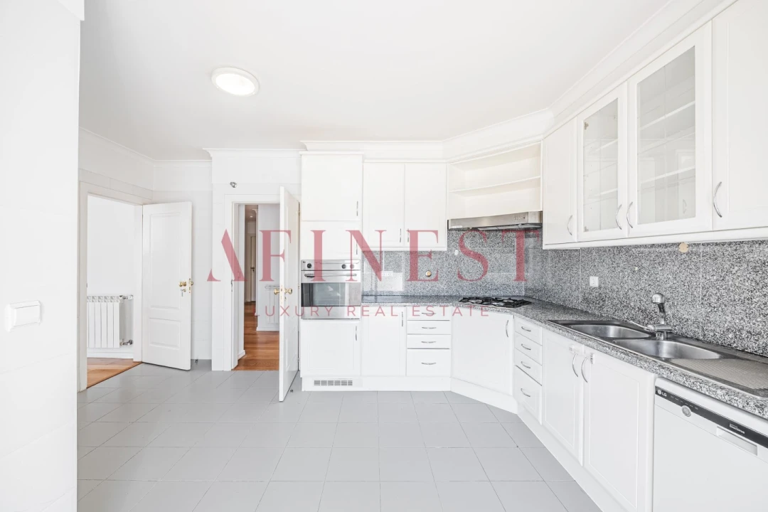 Apartamento T3 para Arrendamento em Santa Maria e São Miguel, São Martinho, São Pedro Penaferrim Foto 2