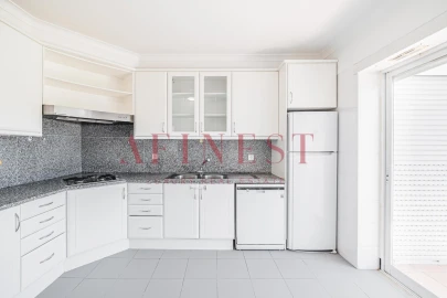 Apartamento T3 para Arrendamento em Santa Maria e São Miguel, São Martinho, São Pedro Penaferrim