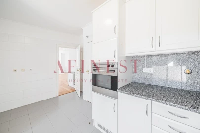 Apartamento T3 para Arrendamento em Santa Maria e São Miguel, São Martinho, São Pedro Penaferrim