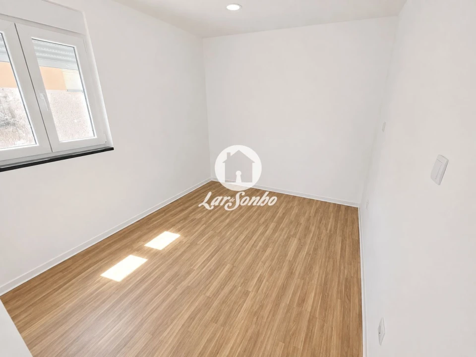 Apartamento T3 para Venda em Arcozelo Foto 18