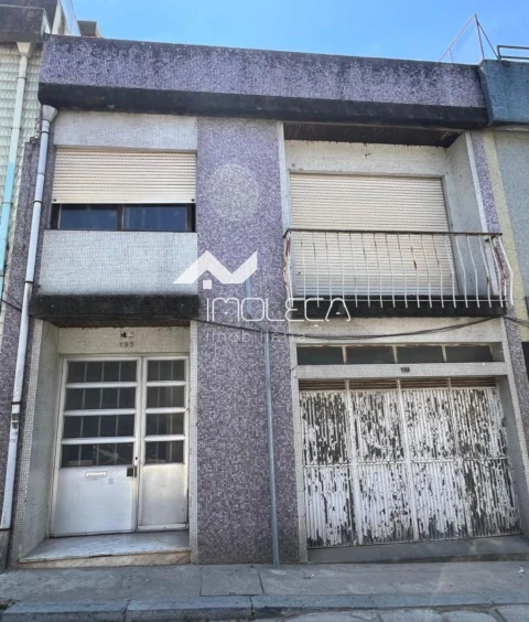Moradia T3 para Venda em Lordelo do Ouro e Massarelos