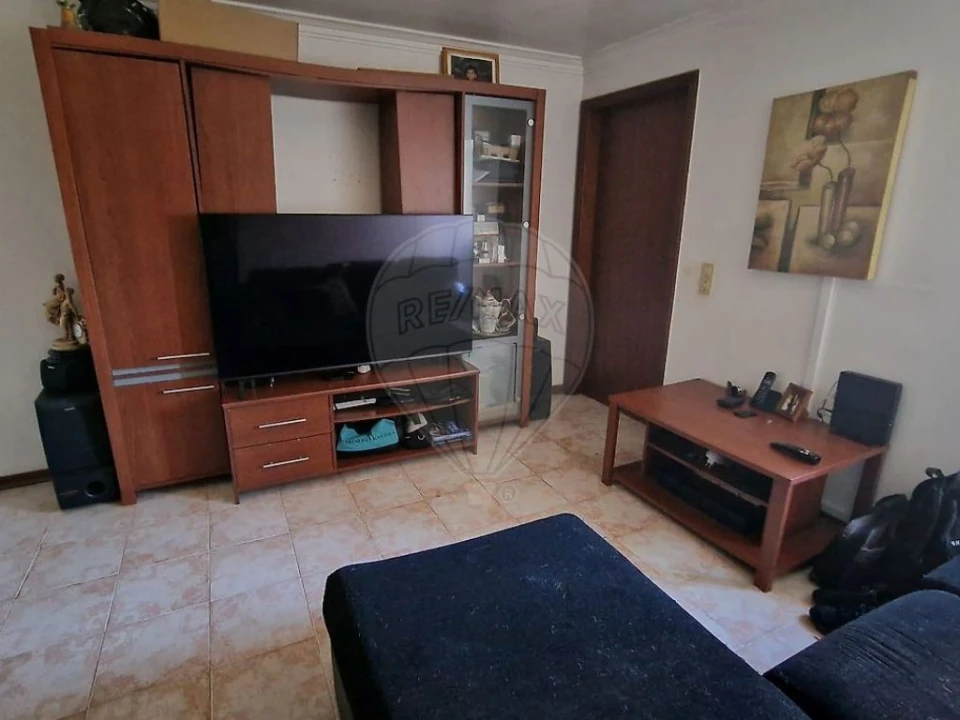 Moradia T2 para Venda em Santo Antonio dos Olivais Foto 11