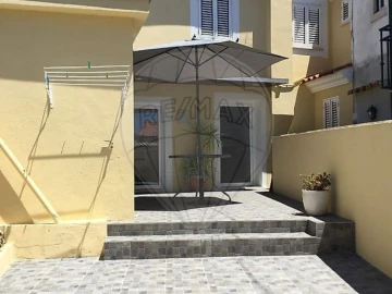 Moradia T2 para Venda em Santo Antonio dos Olivais