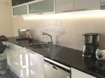 Moradia T2 para Venda em Santo Antonio dos Olivais