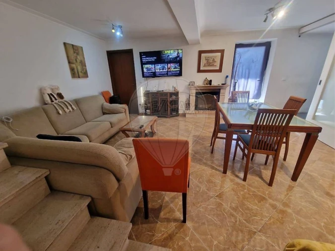 Moradia T2 para Venda em Santo Antonio dos Olivais Foto 4