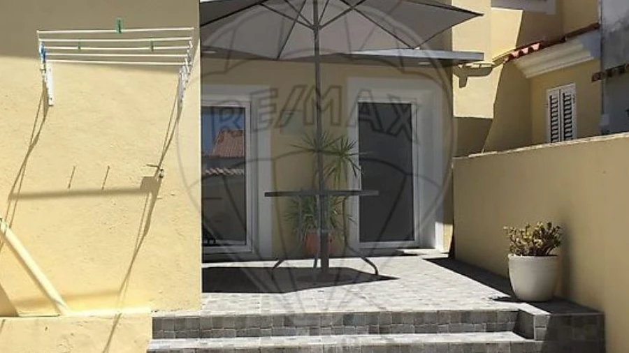 Moradia T2 para Venda em Santo Antonio dos Olivais
