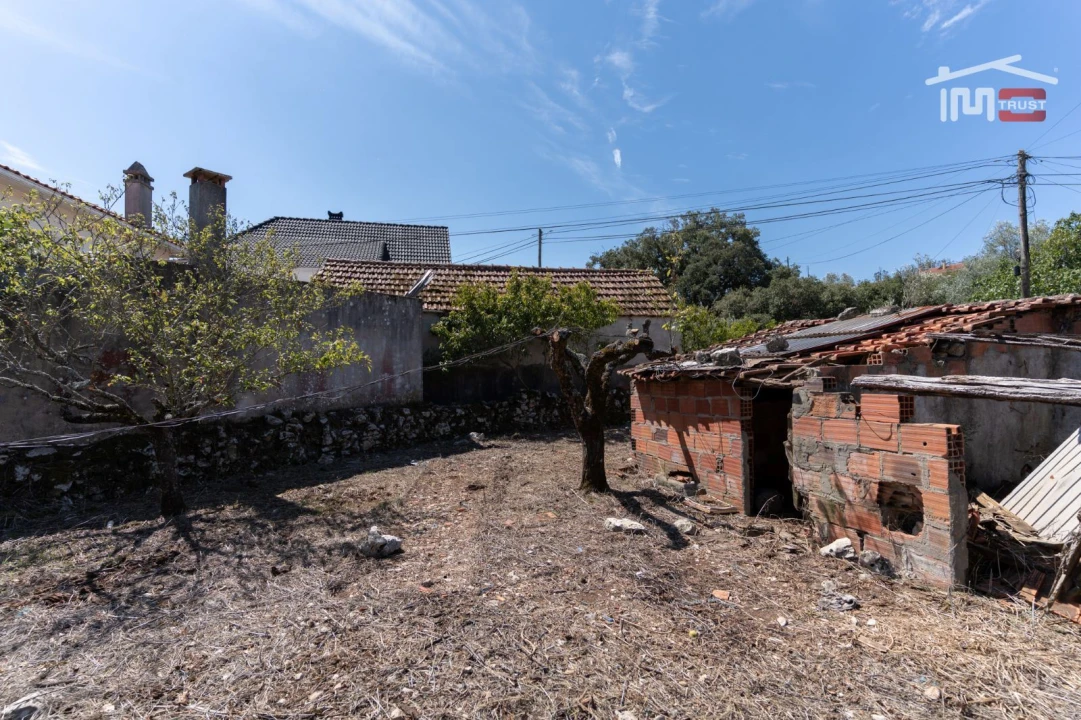 Moradia T3 para Venda em Alqueidão da Serra Foto 8
