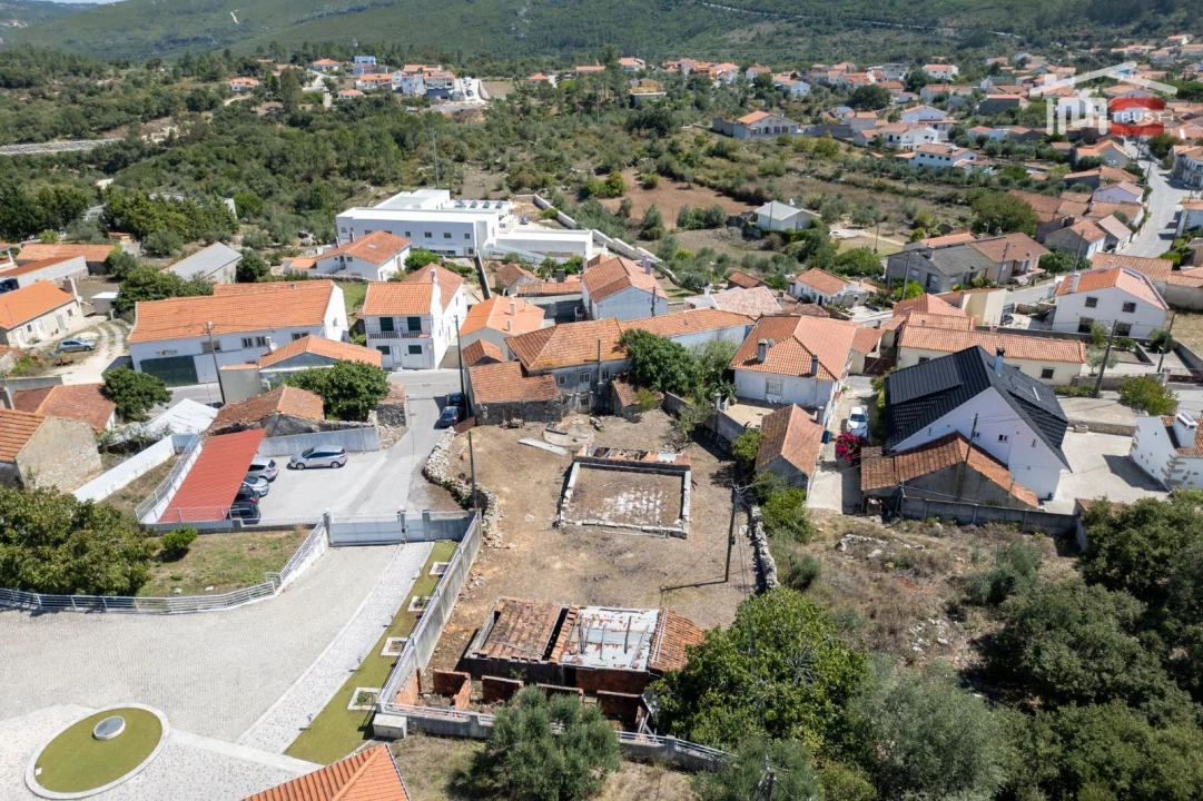 Moradia T3 para Venda em Alqueidão da Serra Foto 17