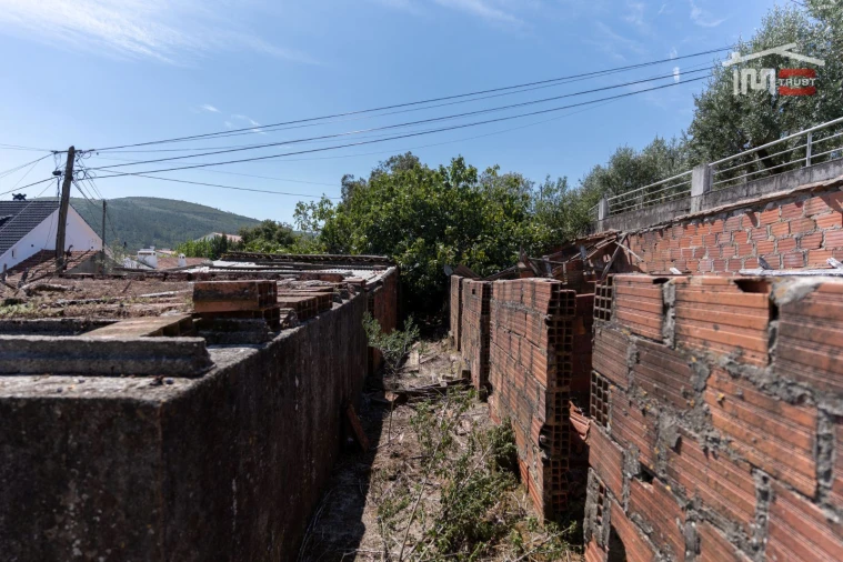 Moradia T3 para Venda em Alqueidão da Serra Foto 7