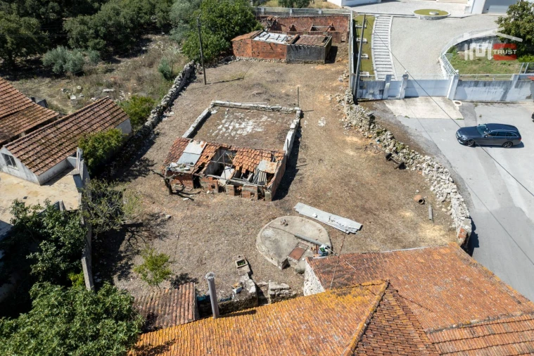 Moradia T3 para Venda em Alqueidão da Serra Foto 18