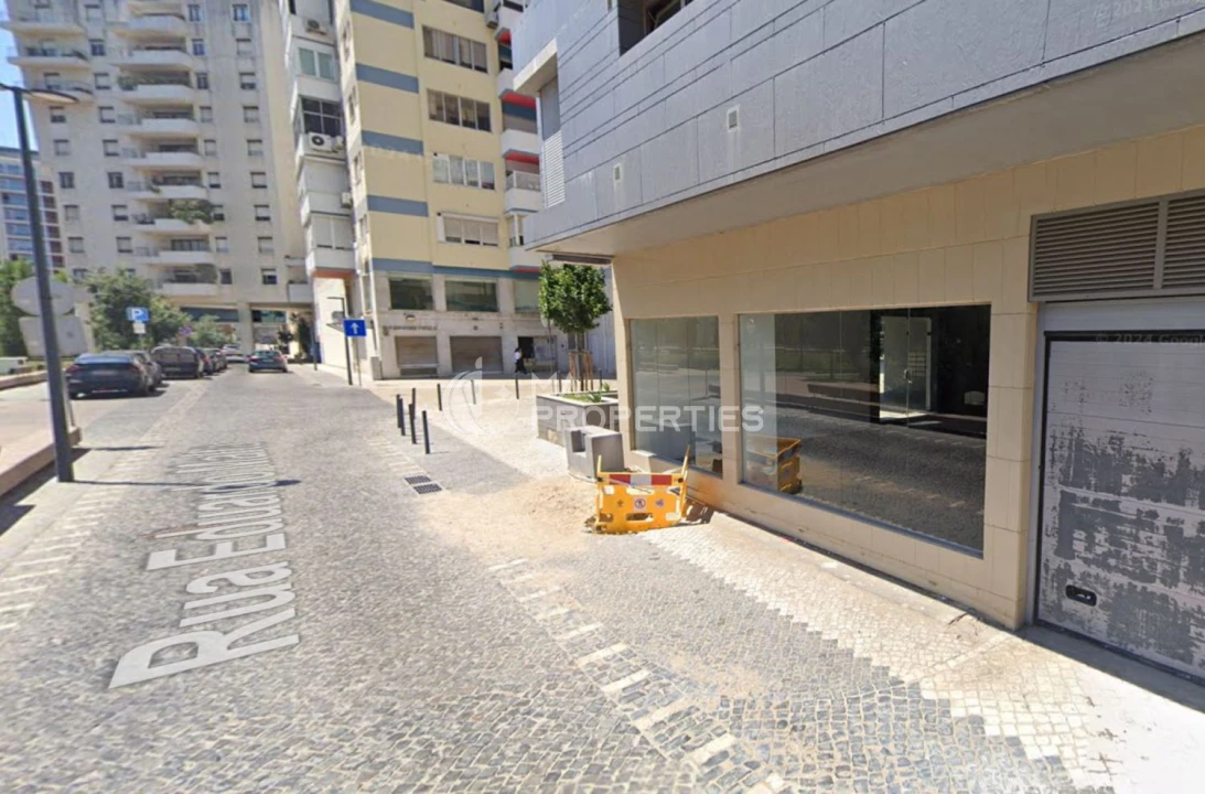Loja para Venda em Campolide Foto 2